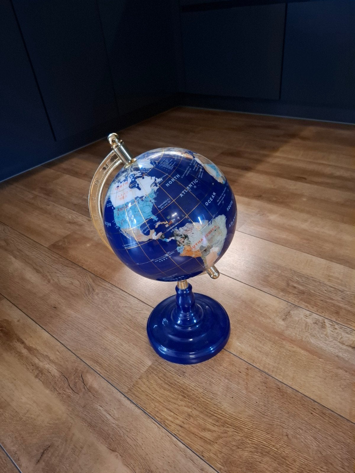 Wereldbol ingelegd met edelstenen - Prachtig exemplaar, Verzenden, Draaibaar, Overige typen, Zo goed als nieuw