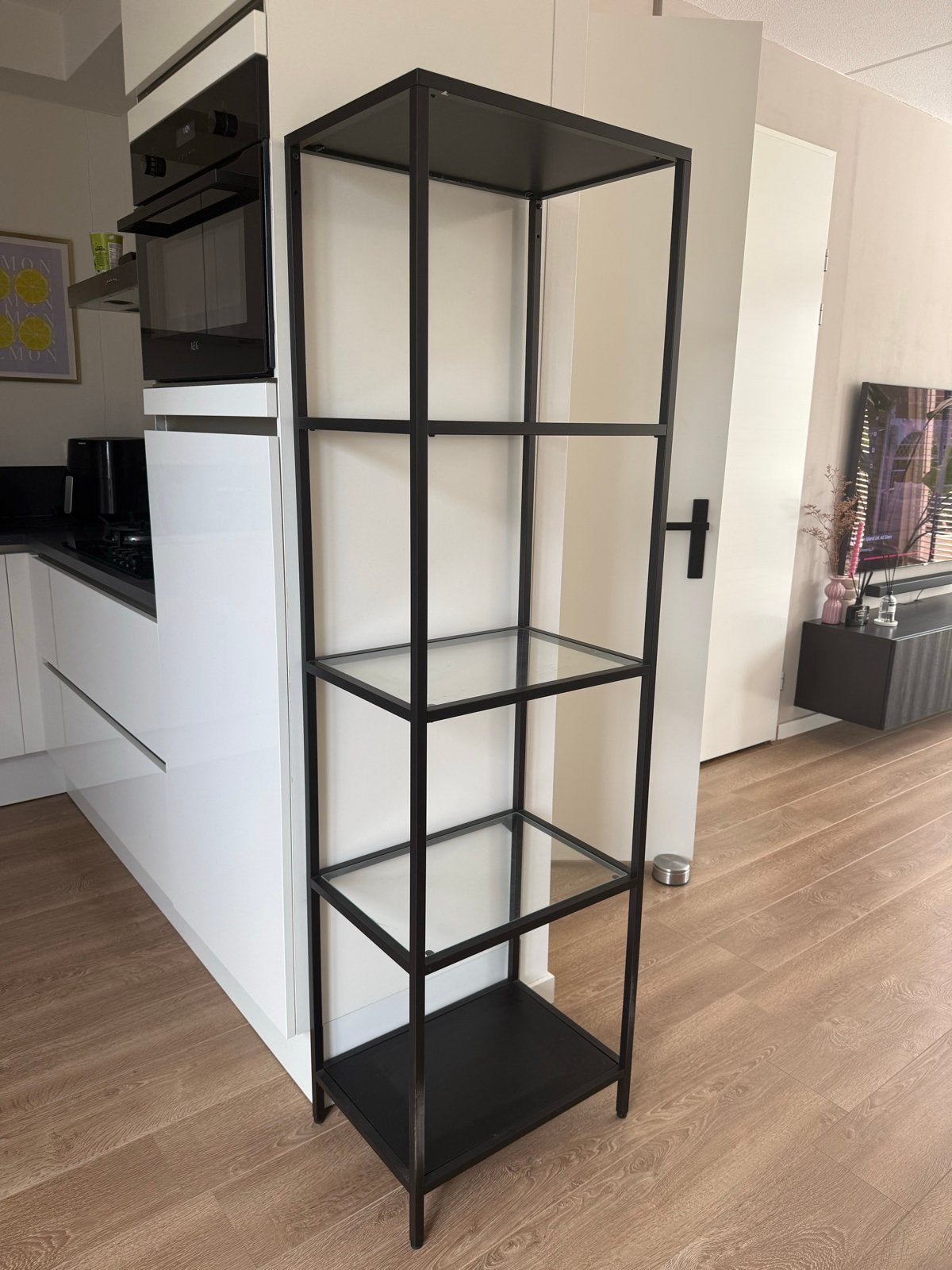 Vittsjö zwarte stellingkast ikea, Ophalen, Zo goed als nieuw
