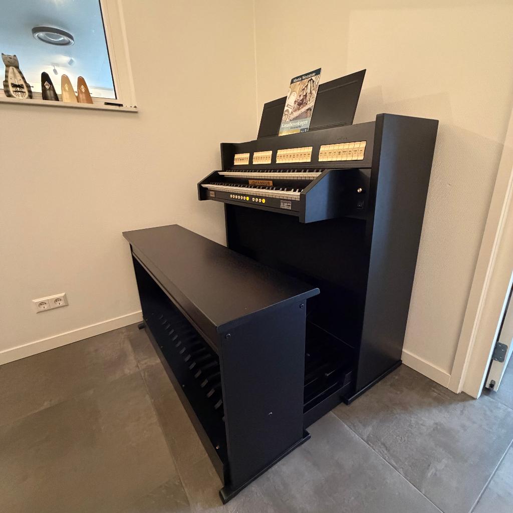 Johannus Studio, Muziek en Instrumenten, Orgels, Ophalen of Verzenden, Zo goed als nieuw, 2 klavieren, Orgel