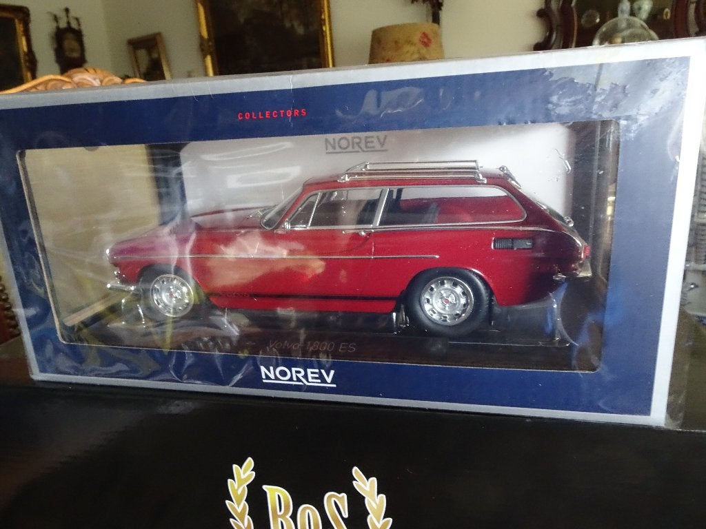 VOLVO 1800 ES ROOD US VERSION  NOREV IN DE DOOS  1;18, Ophalen of Verzenden, Zo goed als nieuw, Auto, Norev