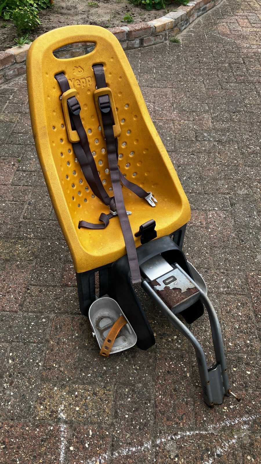 Fietsstoeltje Yepp, Fietsen en Brommers, Fietsaccessoires | Fietsstoeltjes, Gebruikt, Achterzitje, 15 t/m 25 kg, Voetsteuntjes