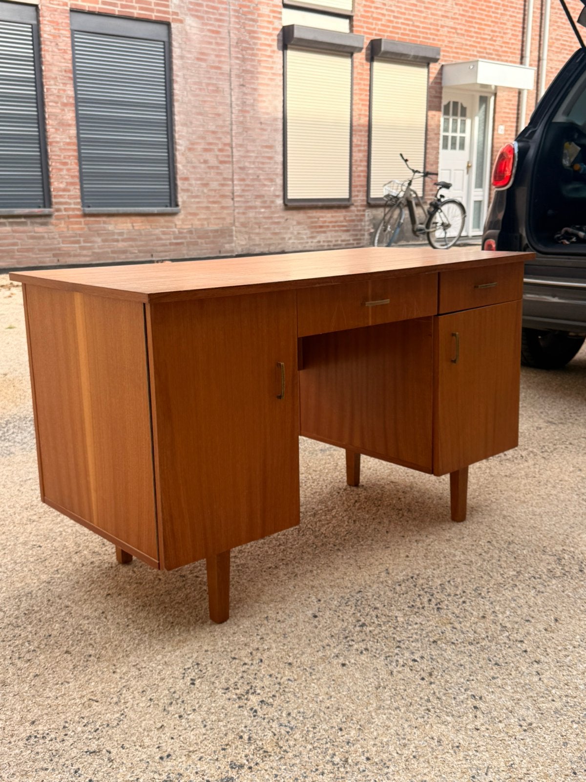 Uniek vintage Mid-Century bureau – jaren 60/70, Ophalen of Verzenden, Zo goed als nieuw