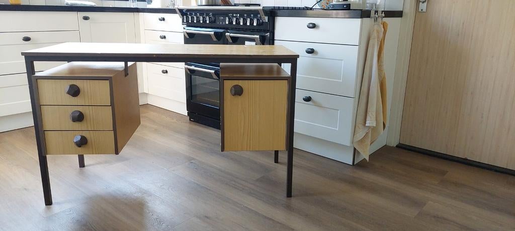 Retro werktafel/ bureau van formica, Huis en Inrichting, Keuken | Complete keukens, Ophalen, Gebruikt, Wit