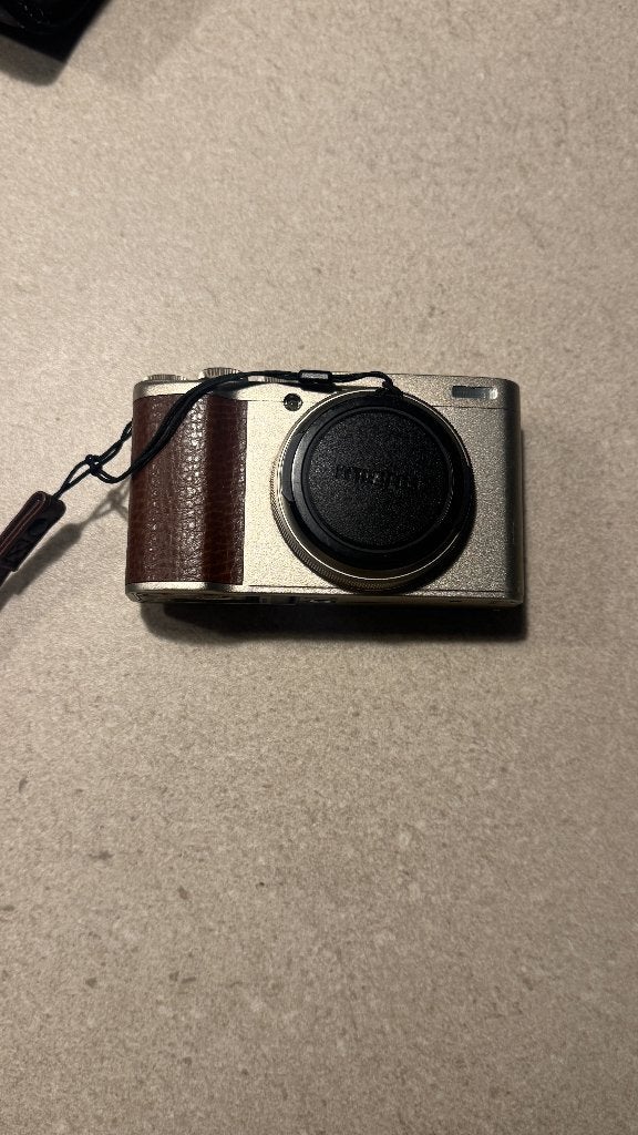 fuji xf10
