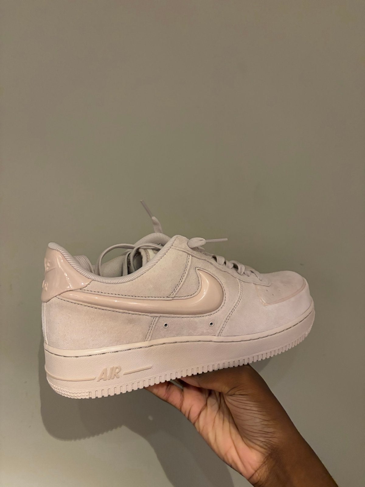 Nike Air Force 1 '07 SE Roze Sneakers - Maat 42.5, Kleding | Dames, Nieuw, Ophalen of Verzenden, Sneakers of Gympen, Roze