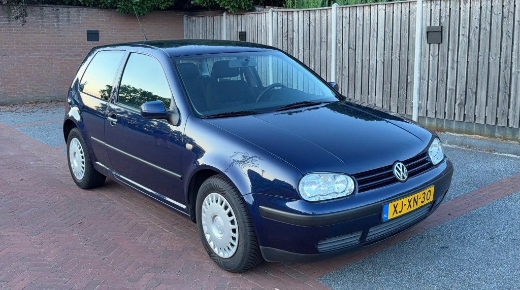 VW Golf IV 1.6 | 129.000 km | APK 01-2027, Auto's, 1049 kg, Zwart, 4 cilinders, Blauw