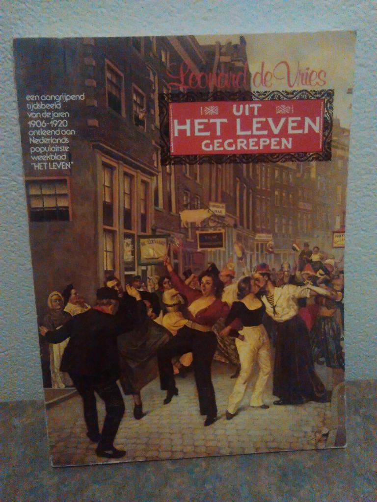 Boek uit het leven gegrepen van Leonard de Vries, Ophalen of Verzenden, Zo goed als nieuw