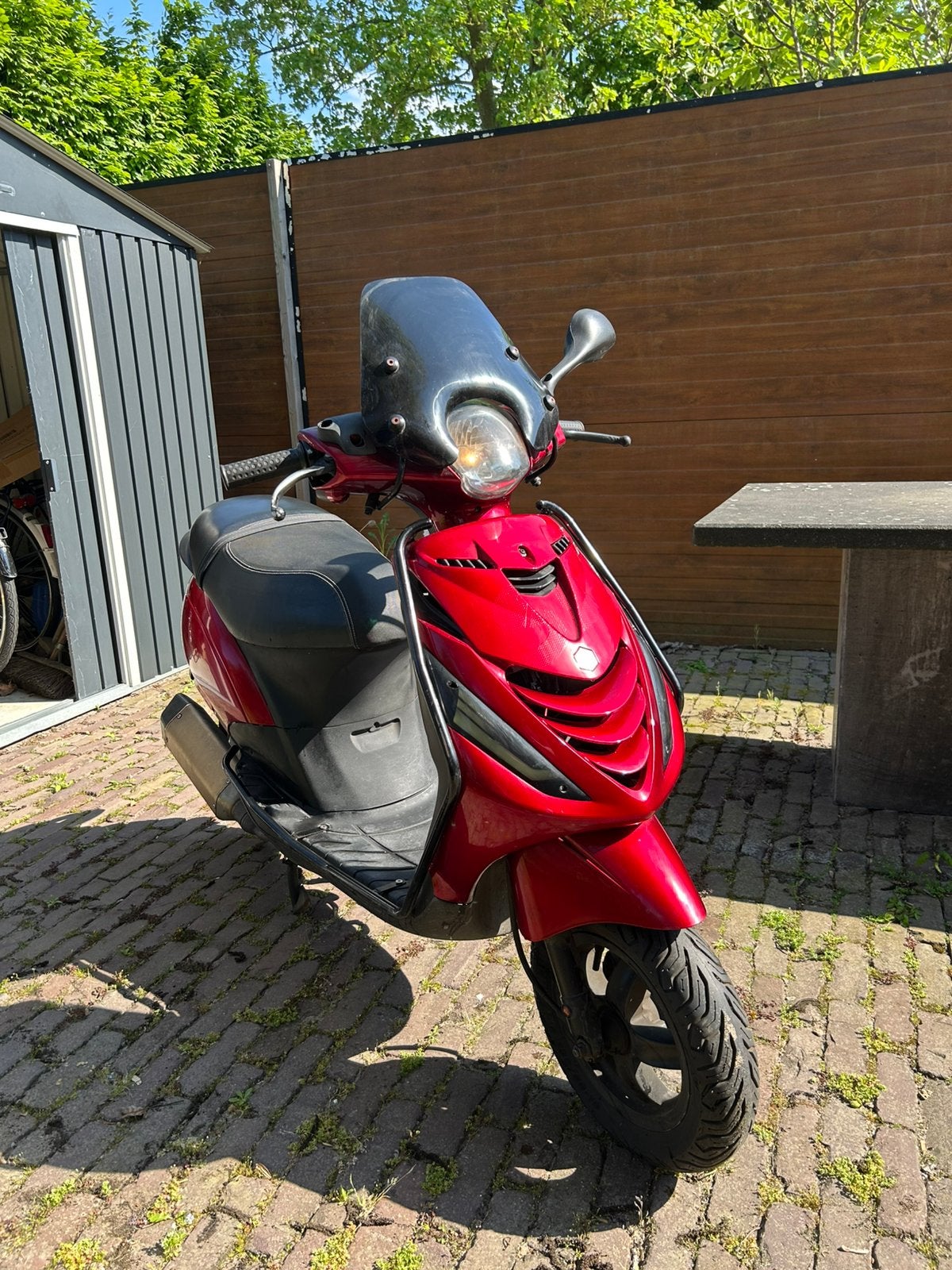 Piaggio Zip bordeauxrood, Fietsen en Brommers, Ophalen, Zo goed als nieuw, Benzine, Zip