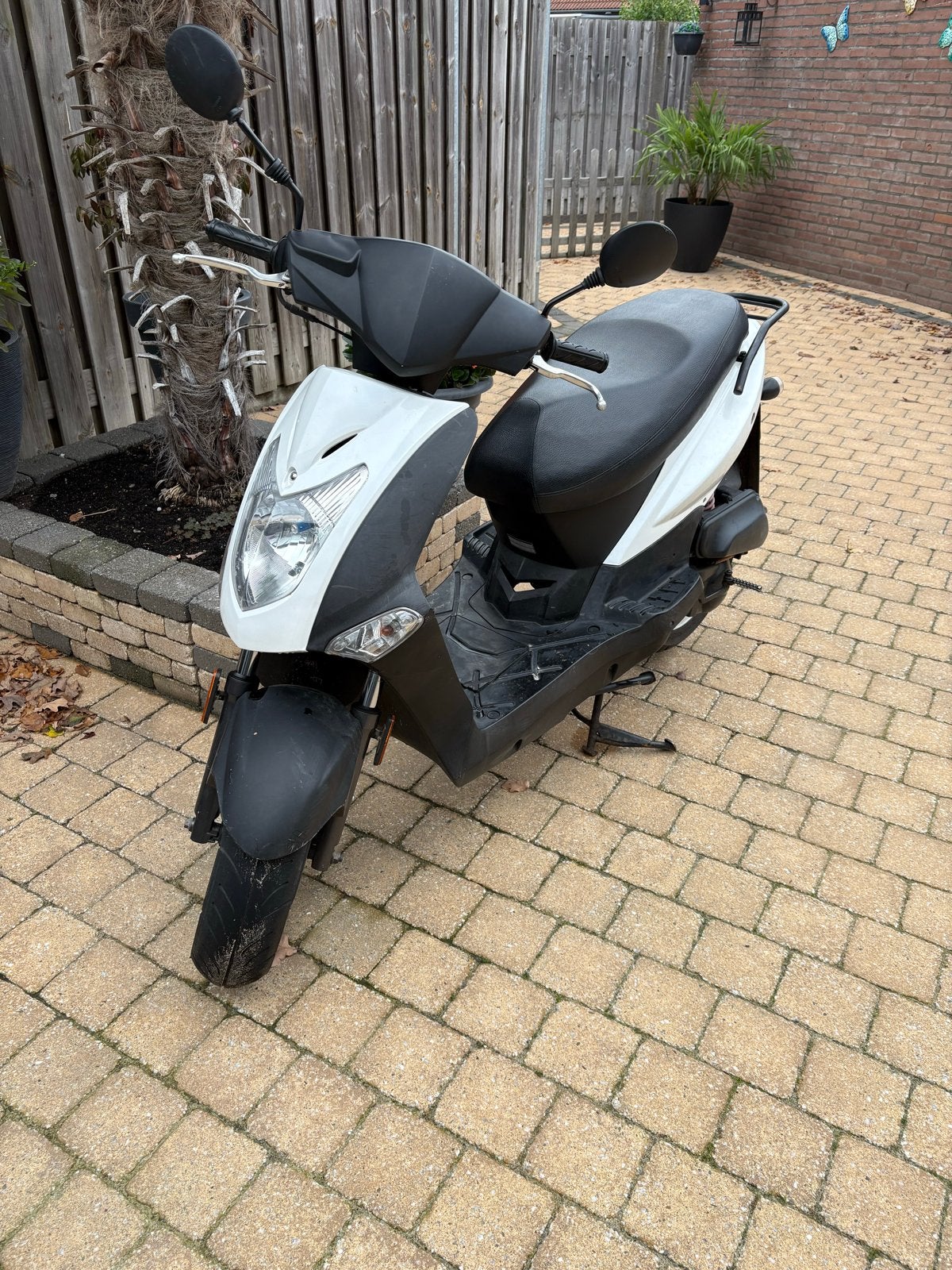 Kymco Agility 50cc scooter - Wit/Zwart, Fietsen en Brommers, Gebruikt, Maximaal 45 km/u, Ophalen of Verzenden, Agility