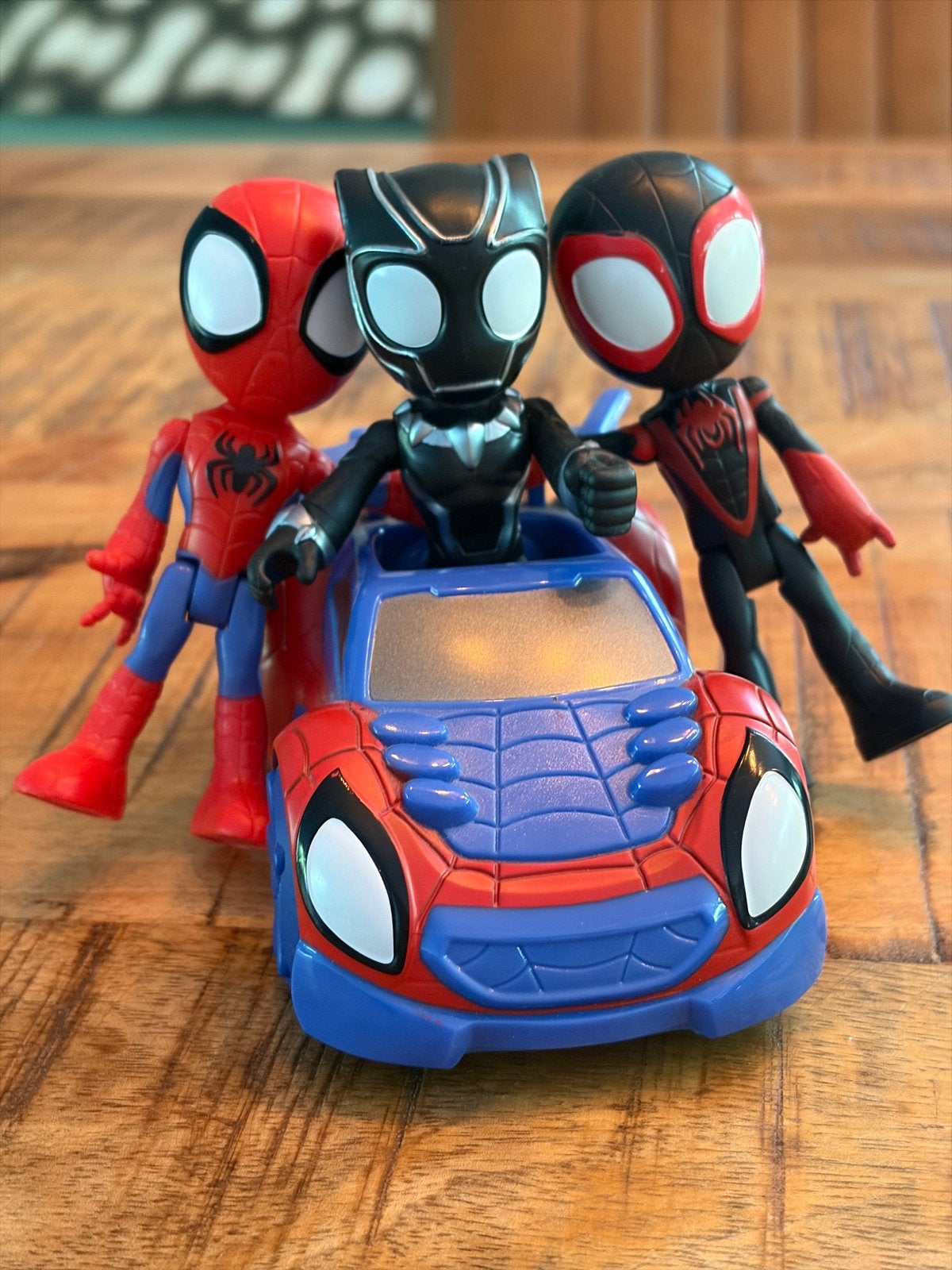 Spider-Man en Black Panther speelgoedfiguren met auto, Ophalen, Zo goed als nieuw