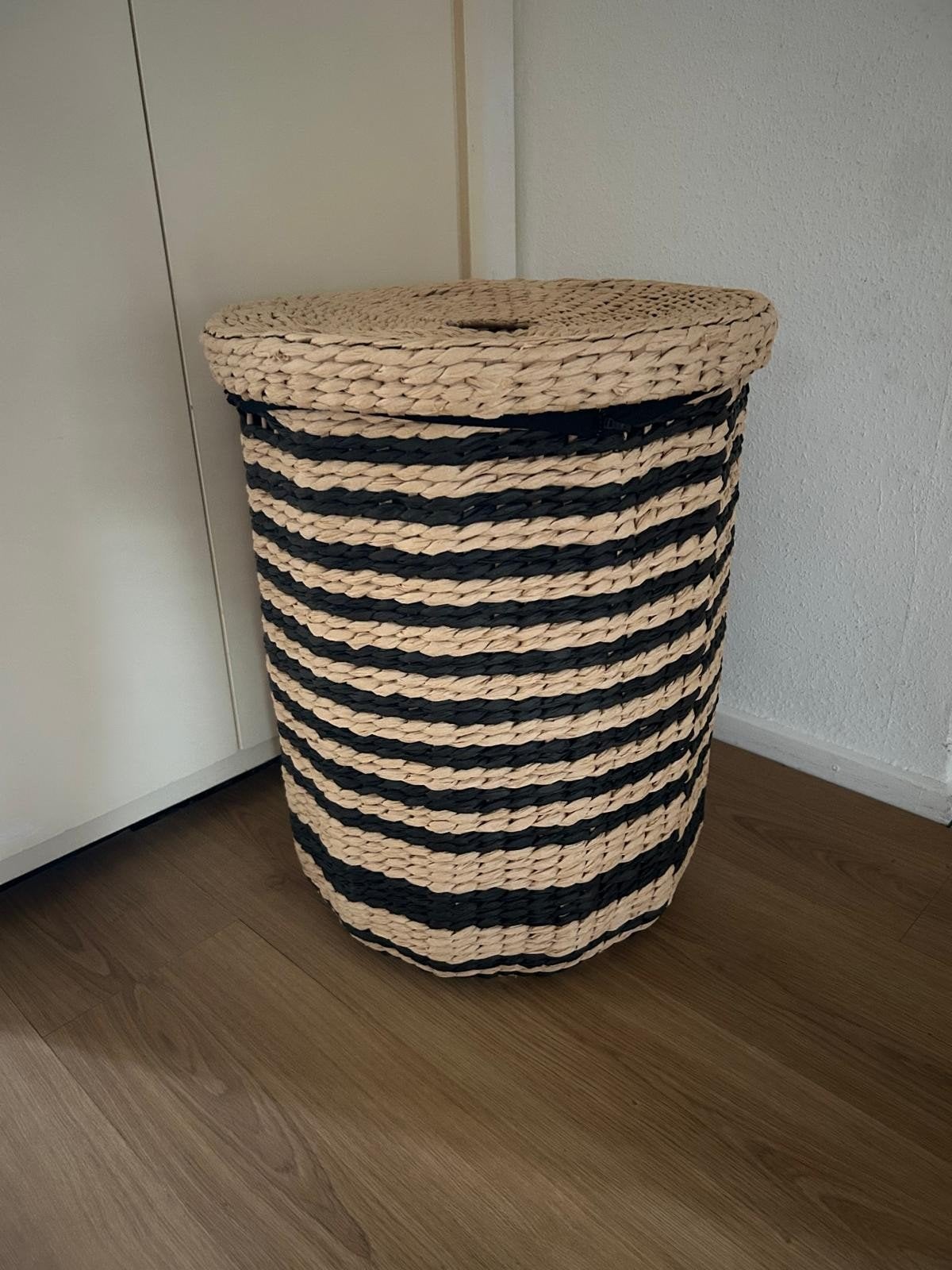 Mooie grote wasmand, 44x55cm, lichte schade, Ophalen of Verzenden