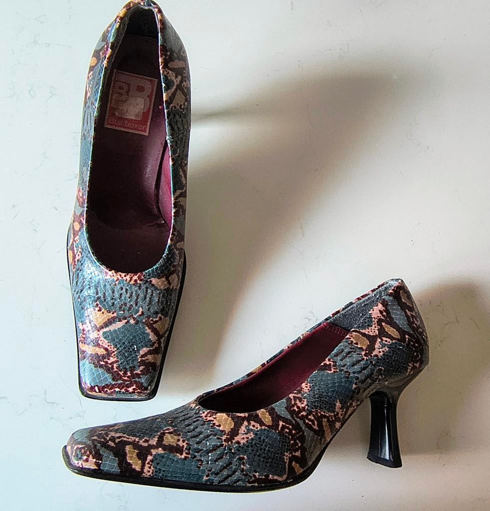 Bullboxer pumps maat 39 met slangenprint, Kleding | Dames, Pumps, Blauw, Ophalen of Verzenden, Gedragen