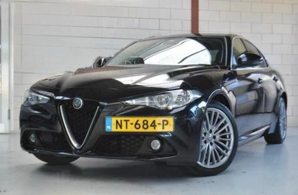 Alfa Romeo Giulia 2.2 JTD 180pk Aut 2017 Zwart, Auto's, Automaat, Achterwielaandrijving, 1440 kg, 4 cilinders