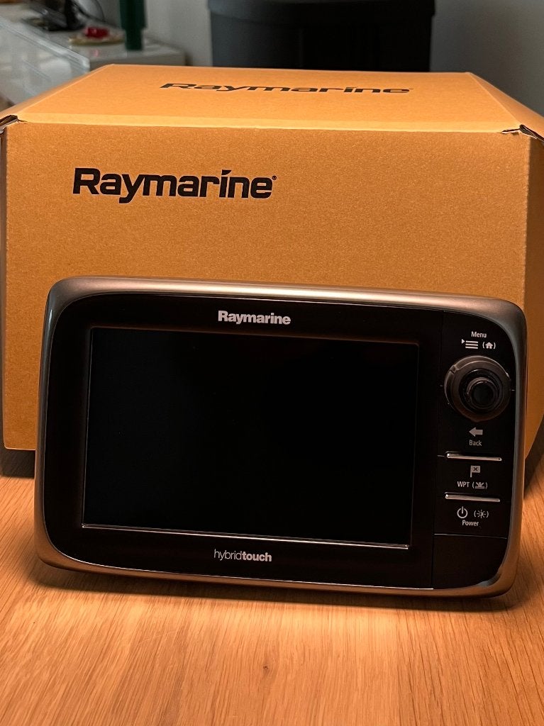 Raymarine e7 kaartplotter E62354 WiFi, Watersport en Boten, Verzenden, Gebruikt, Kaartplotter of Fish Finder