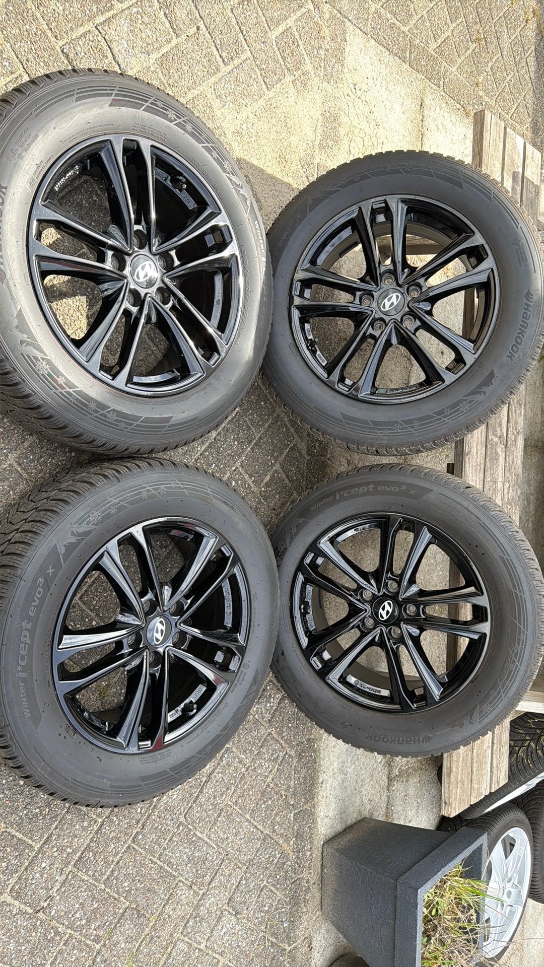 Hyundai tucson winterset schadevrij 215/65-17 hankook winter, Auto-onderdelen, Ophalen, Banden en Velgen, 17 inch, Winterbanden