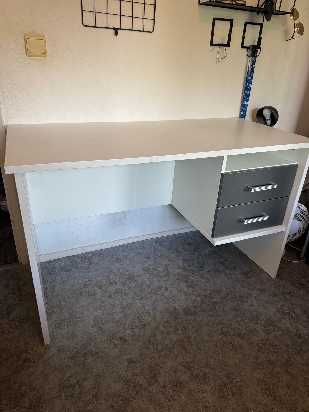 Wit bureau met lades, Huis en Inrichting, Ophalen, Gebruikt, Met lades, Spaanplaat of MDF