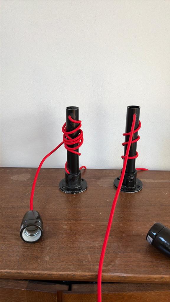 Zwart stalen steigerbuis met draad en fitting, Huis en Inrichting, Lampen | Hanglampen, Ophalen, Gebruikt, Overige materialen
