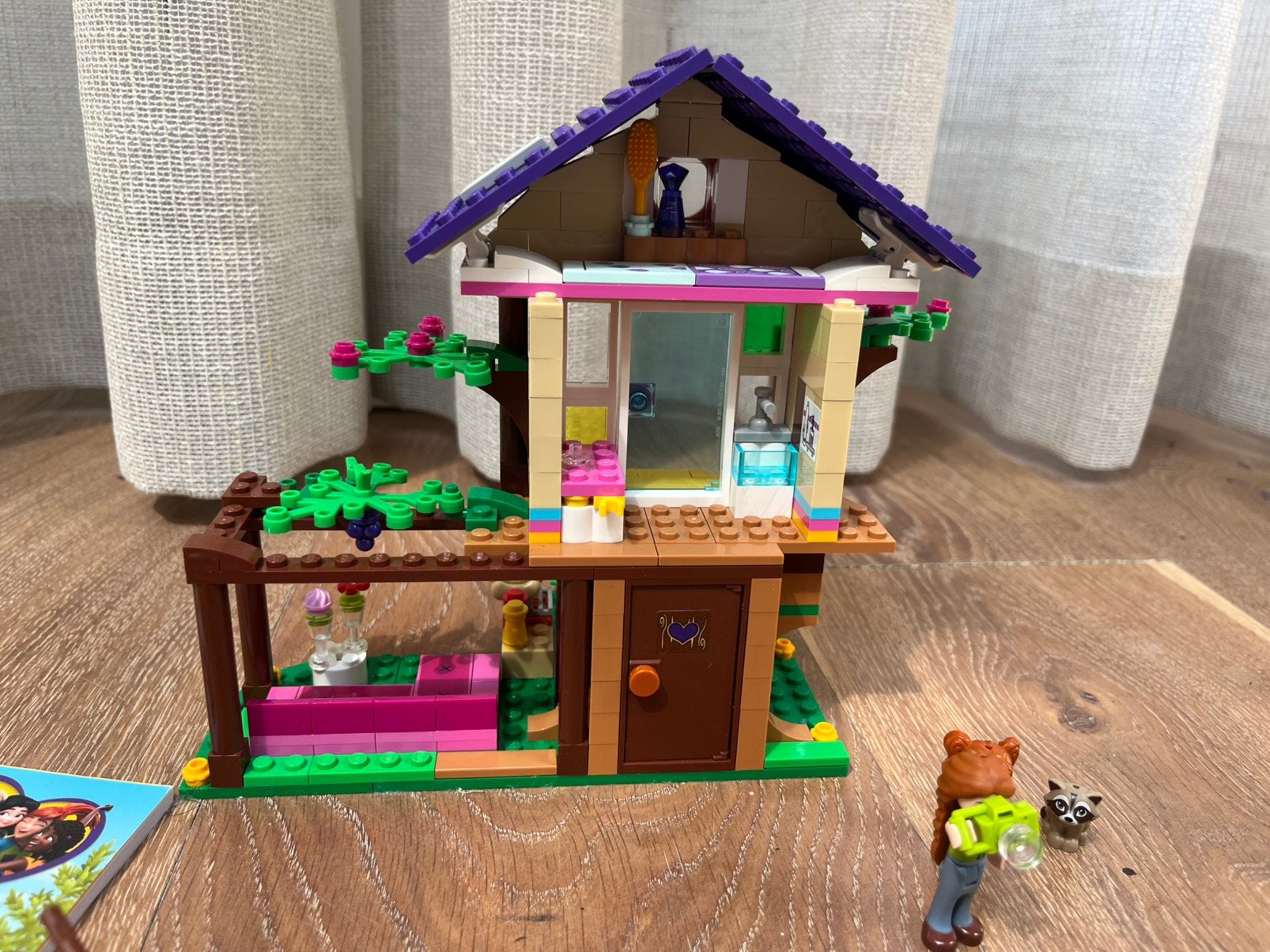 Lego Friends set boshuis 41679, boscamper en zeilboot 41681, Lego, Friends, Ophalen of Verzenden, Zo goed als nieuw