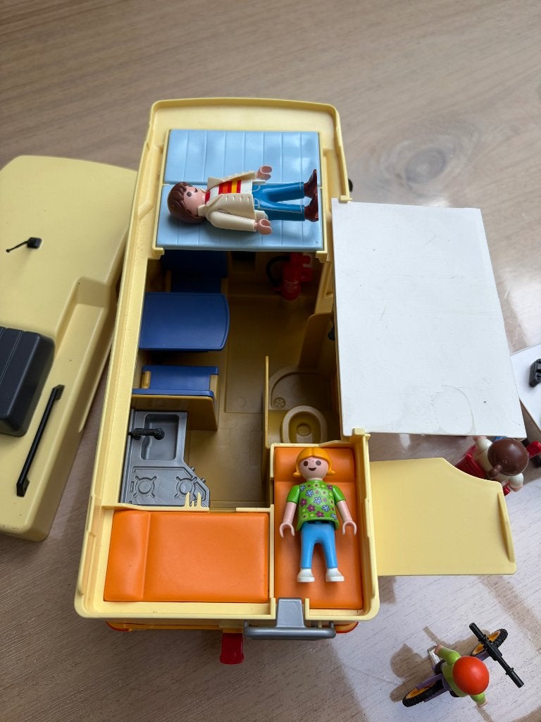 Foto 11 van PLAYMOBIL 3647 – Kampeerwagen