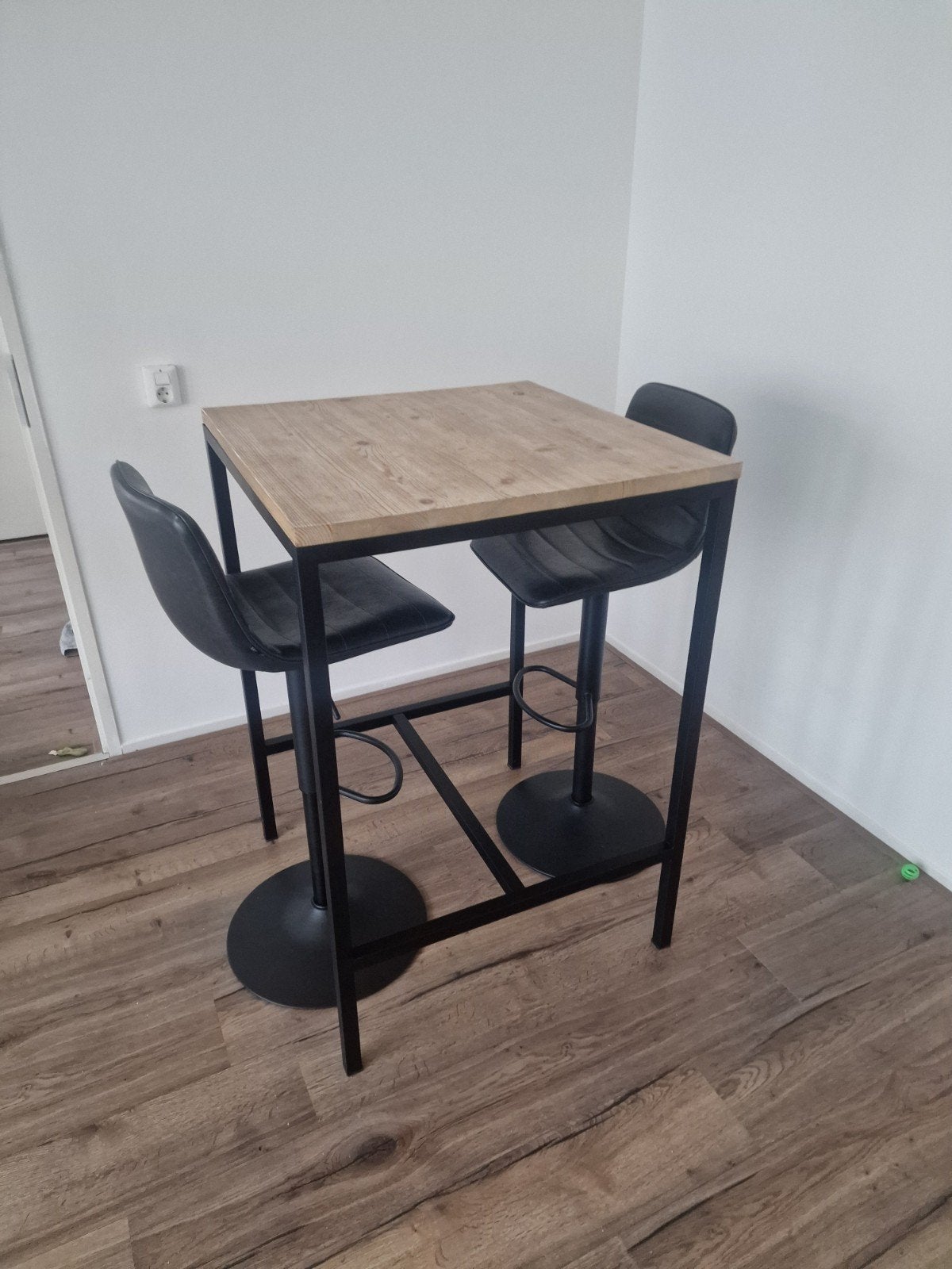 Bartafel 75x75 met 2 Bronx barstoelen, Huis en Inrichting, Barkrukken, Ophalen, In hoogte verstelbaar, Zo goed als nieuw, 90 cm of meer