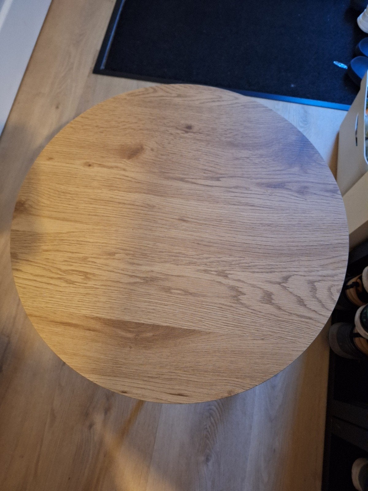 Jysk Bijzettafels NYBO Ø40 & Ø55 warm eiken/zwart (set), Huis en Inrichting, Ophalen, Minder dan 45 cm, Minder dan 55 cm, Modern, Scandinavisch