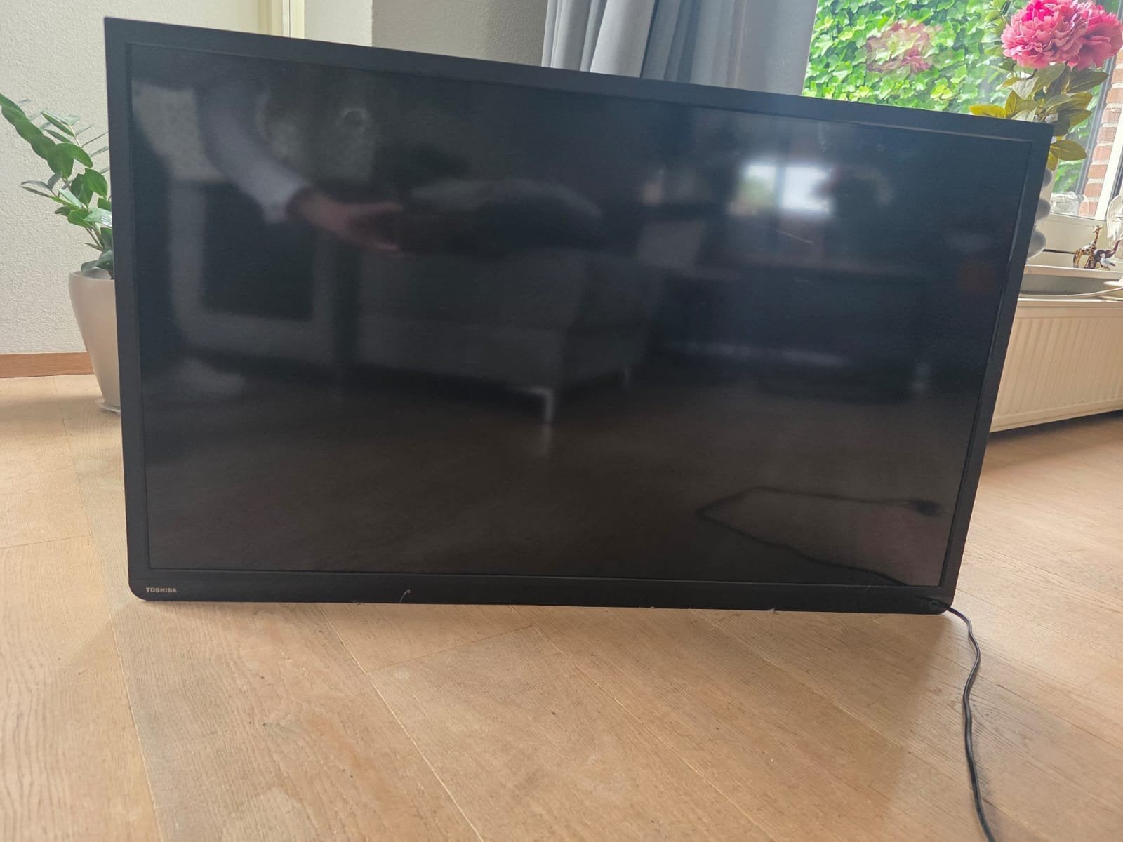 Toshiba TV met kapot beeldscherm, wel geluid, Ophalen, Toshiba, 50 Hz, LCD