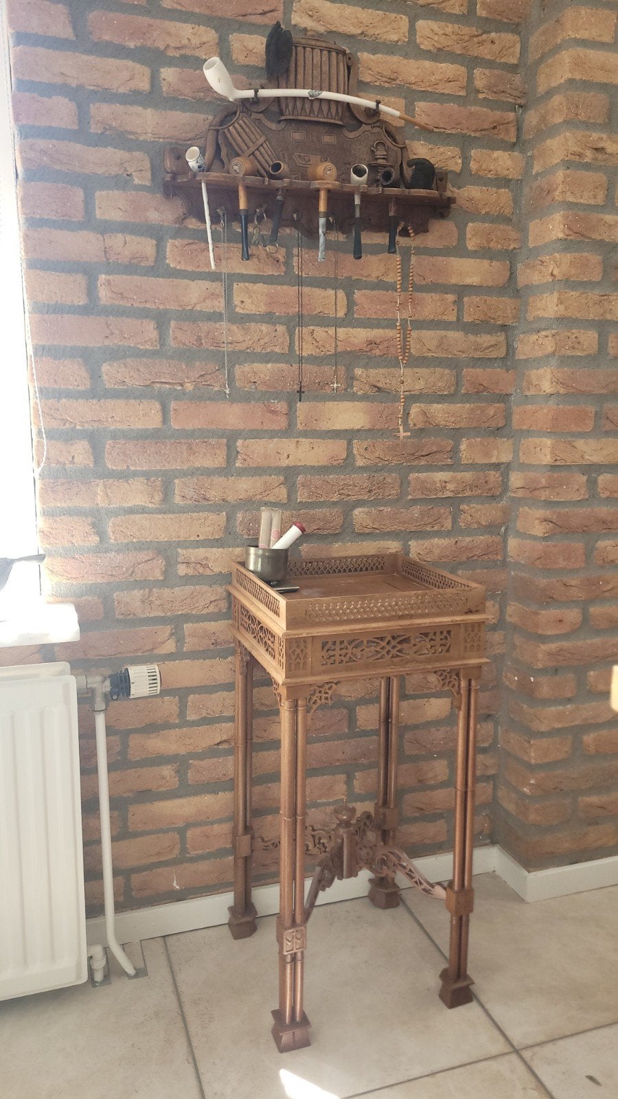Antieke pijpenrek met diverse pijpen en rooktafel, Ophalen