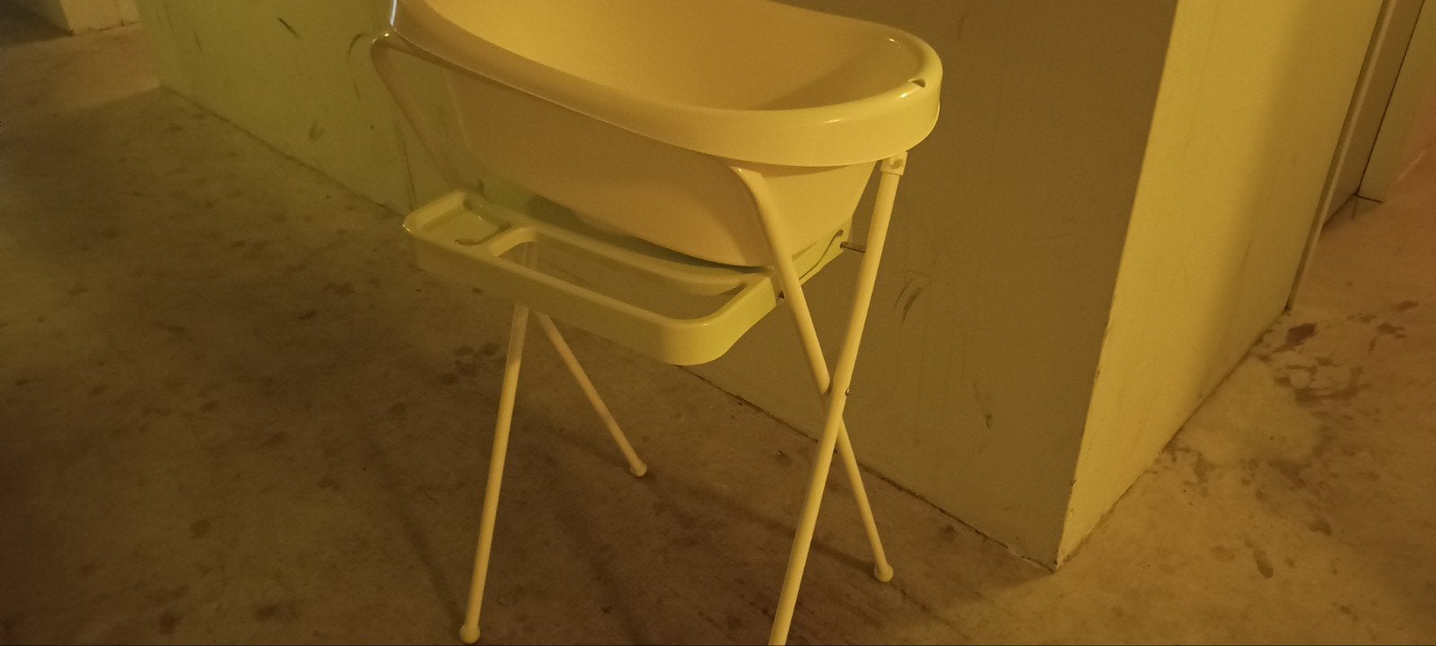 IKEA LÄTTSAM Babybadje met standaard, Kinderen en Baby's, Gebruikt, Badje, Standaard, Ophalen
