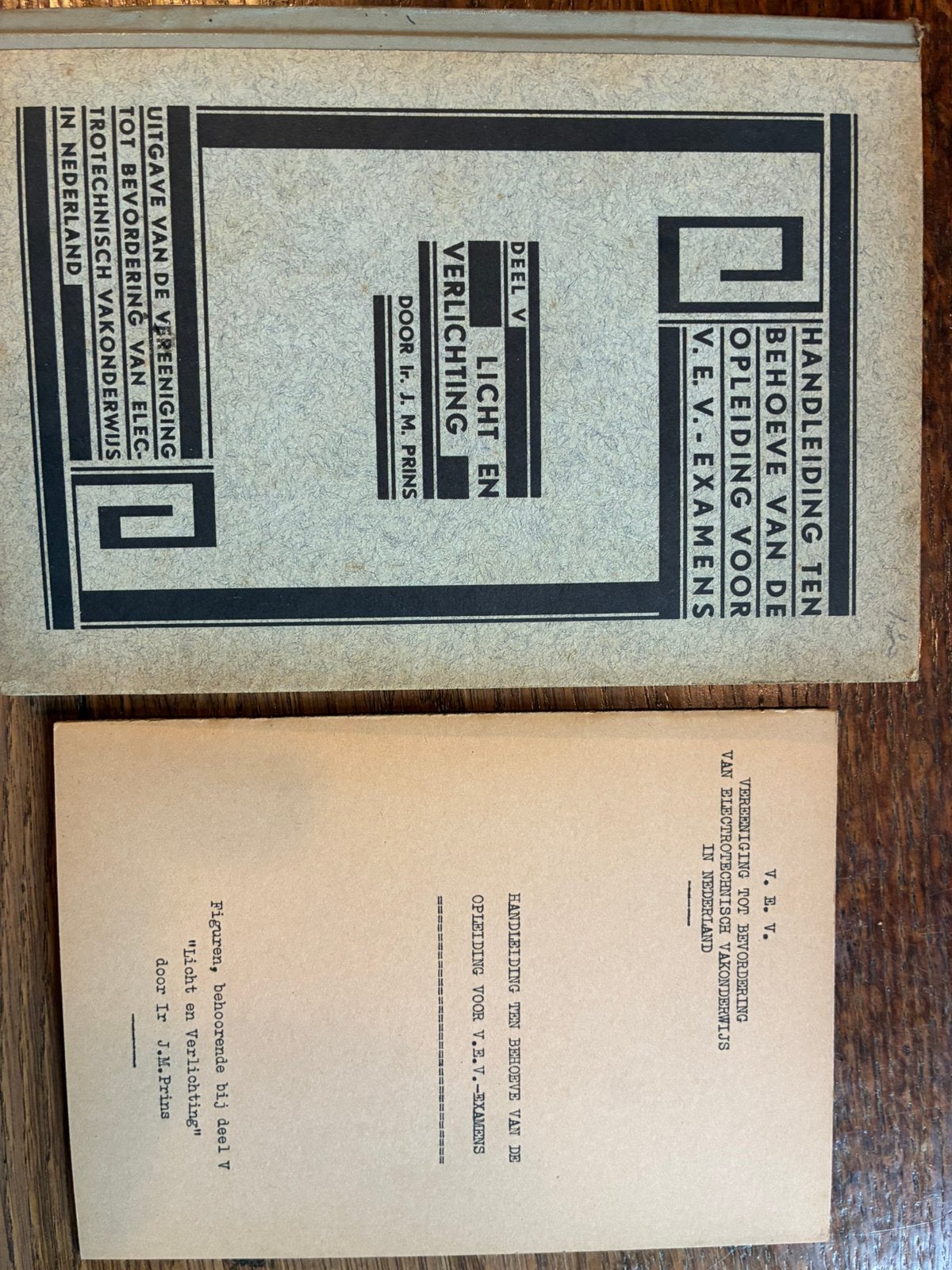 Handleiding Licht en Verlichting V.E.V.-Examens, Ophalen of Verzenden, Gelezen, Elektrotechniek
