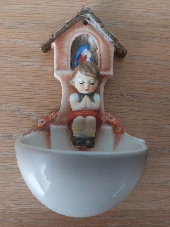 Goebel Hummel beeldje 'Kindje in wiegje' wanddecoratie, Verzamelen, Ophalen, Gebruikt, Hummel