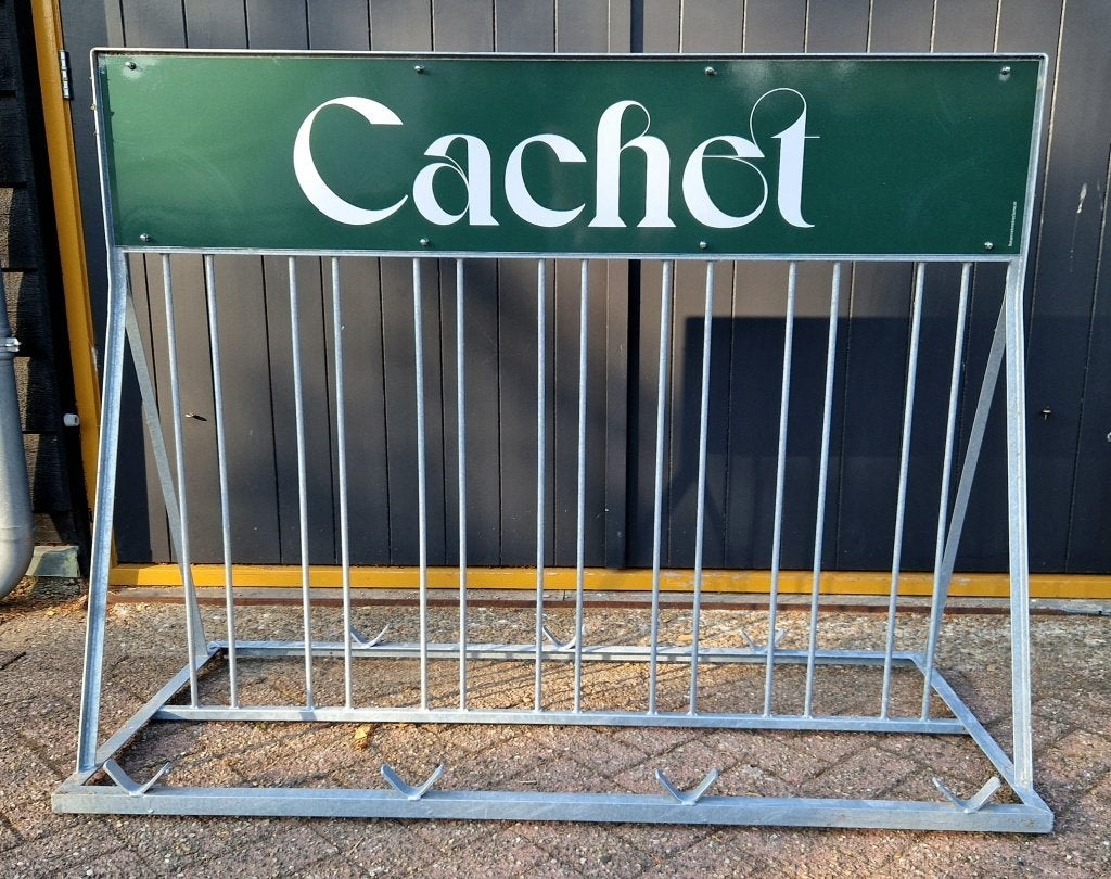Bistro Cachet nu ook fietsenrek met reclame De Kornschuur, Ophalen, Nieuw