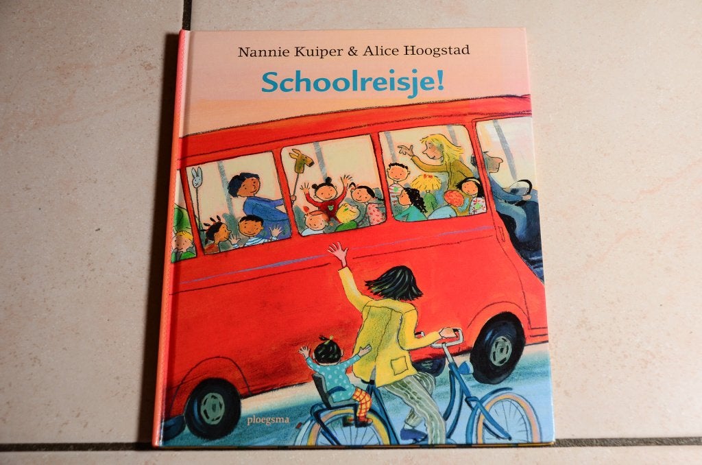 Schoolreisje / Nannie Kuiper & Alice Hoogstad, Boeken, Ophalen of Verzenden, Zo goed als nieuw, Fictie algemeen, Voorleesboek