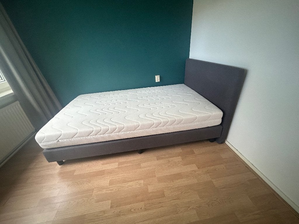 Bed antraciet 120 cm, Ophalen, Zo goed als nieuw, Twijfelaar, 120 cm