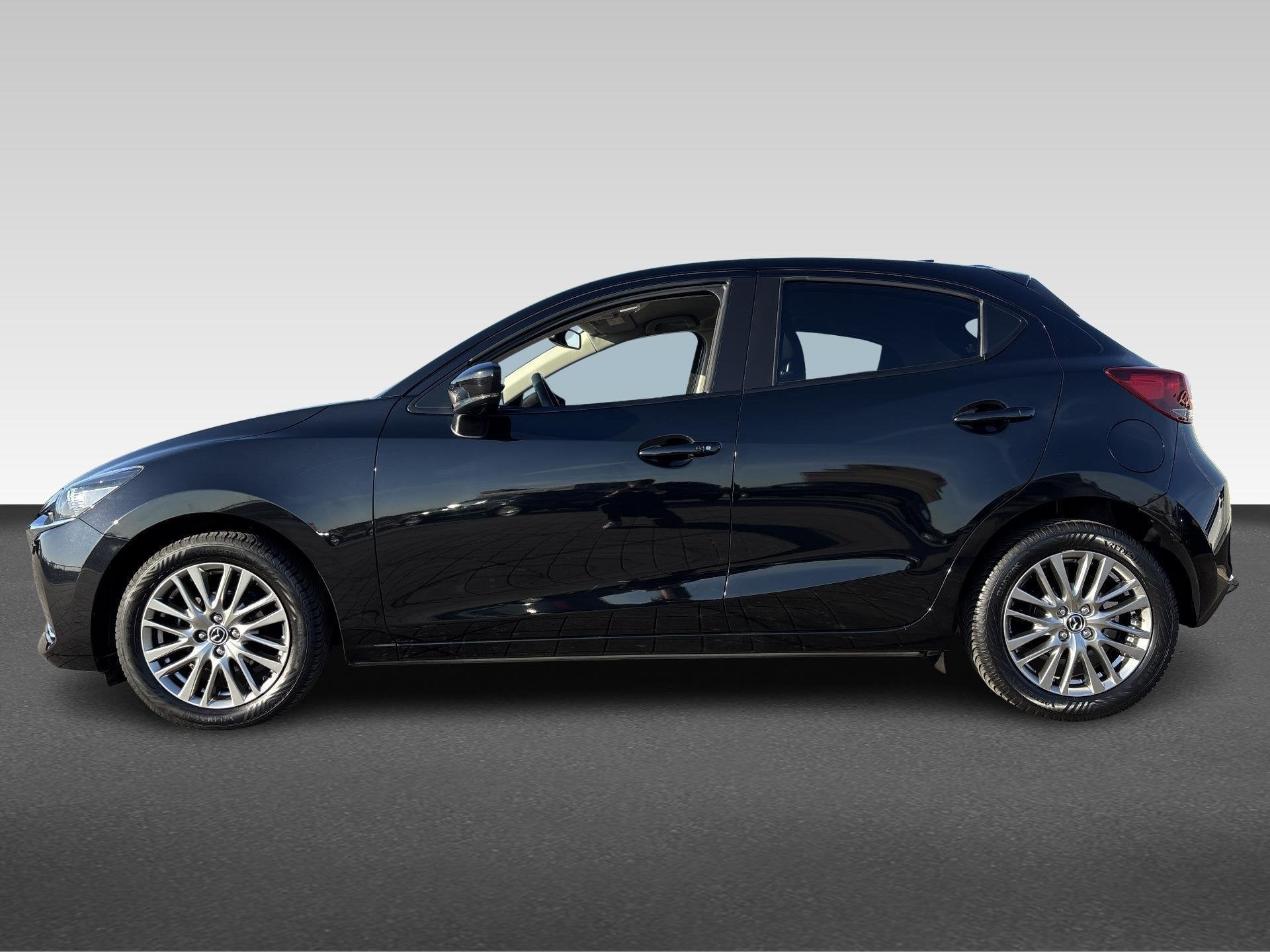 Mazda 2 1.5 Skyactiv-G Luxury, Euro 6, 4 cilinders, Zwart, Origineel Nederlands
