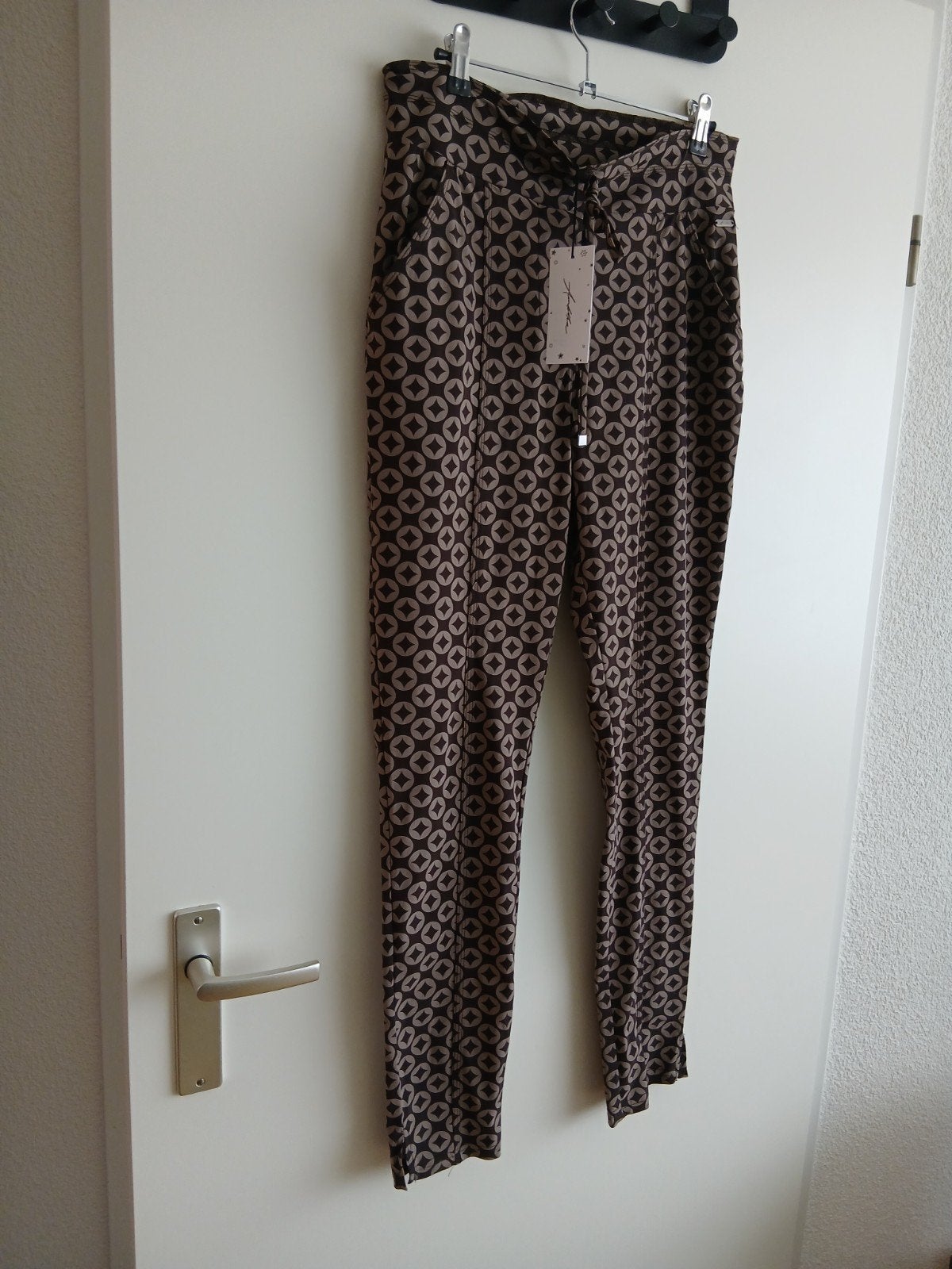 Mooie travelstof broek mét prijskaartje van Ambika. Maat M., Kleding | Dames, Maat 38/40 (M), Bruin, Verzenden, Nieuw