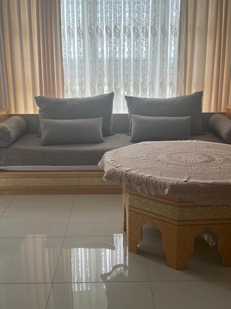 Marokkaanse bankstel met tafel en opbergruimte, Gebruikt, Hoekbank, 300 cm of meer, 75 tot 100 cm