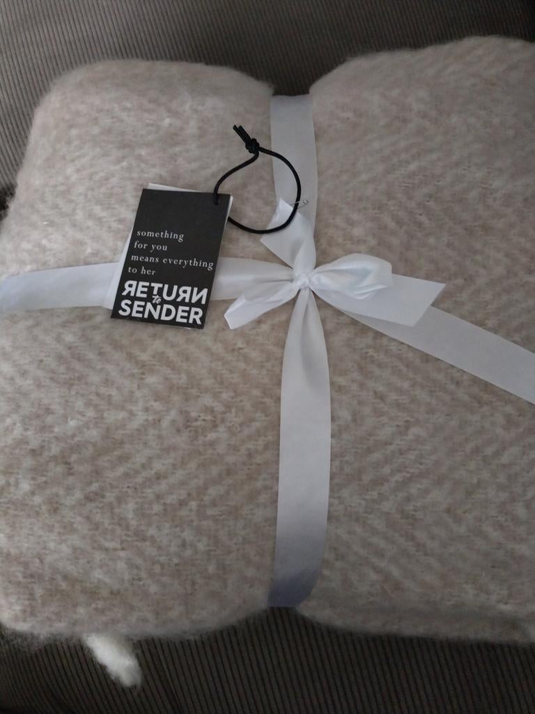 Return to sender plaid, Ophalen, Nieuw