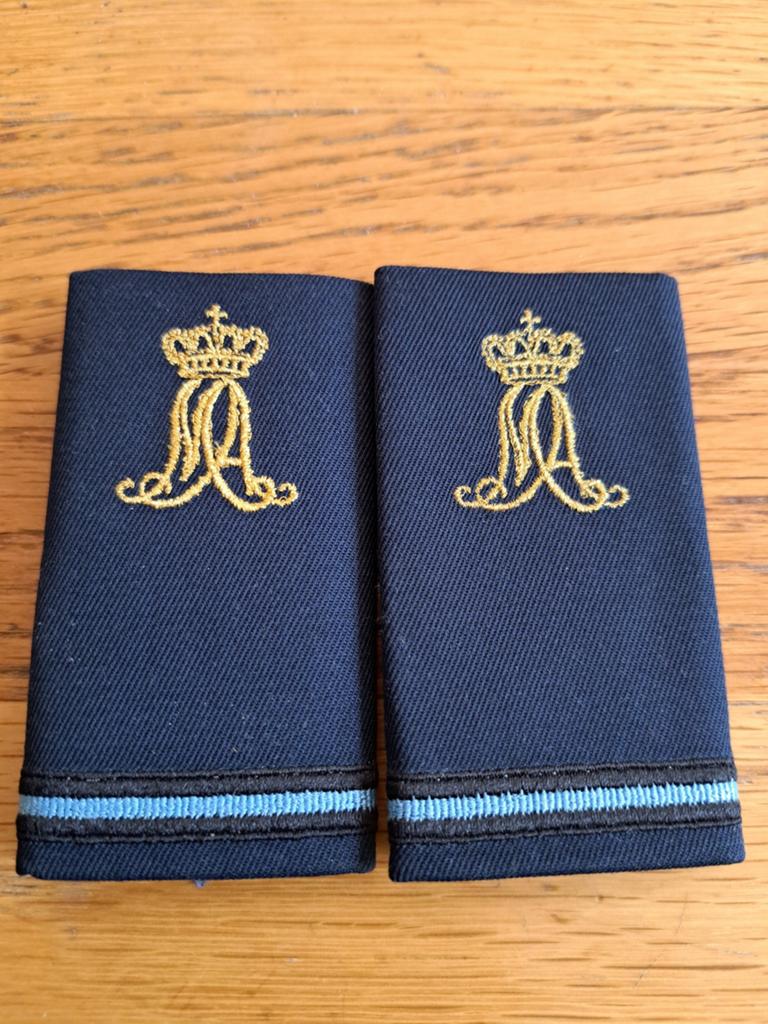 Set rang emblemen Adjudant KMA. Klu, Ophalen of Verzenden, Luchtmacht, Nederland, Embleem of Badge