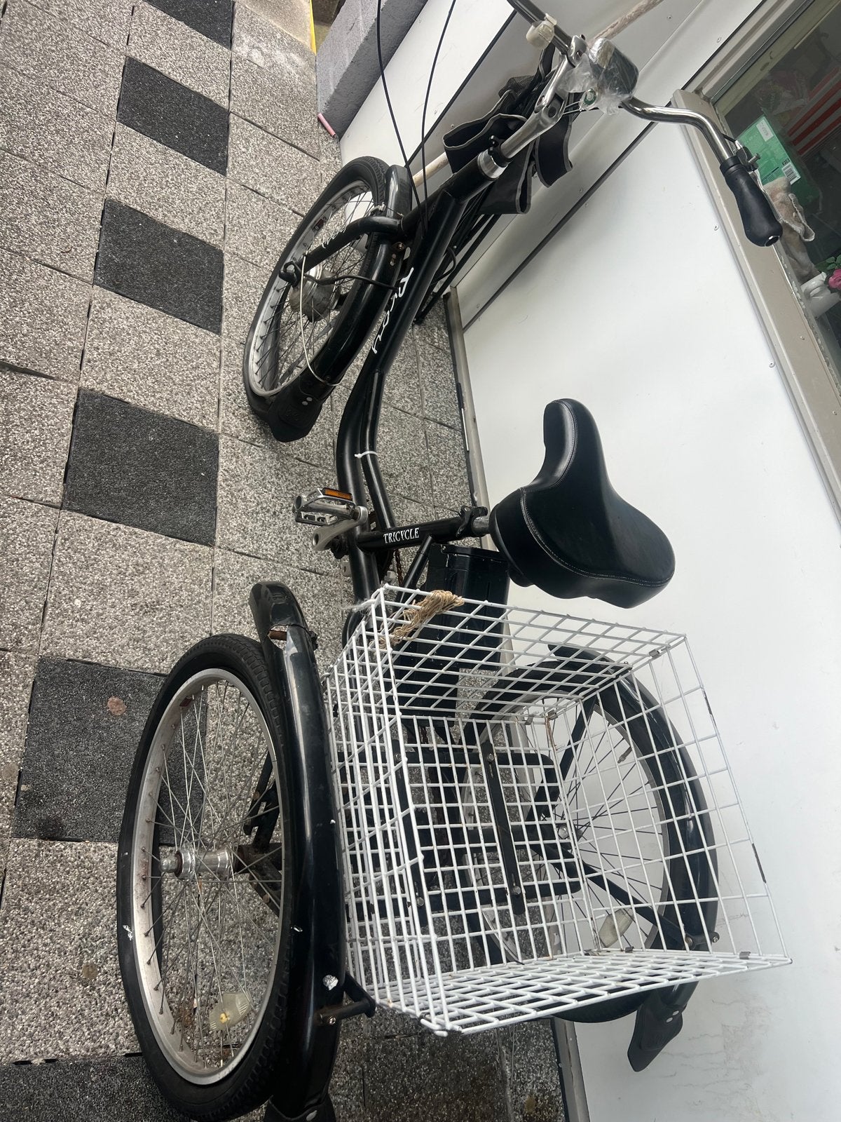 Tricycle met defecte rem en lekke band, accu aanwezig, Ophalen, Gebruikt