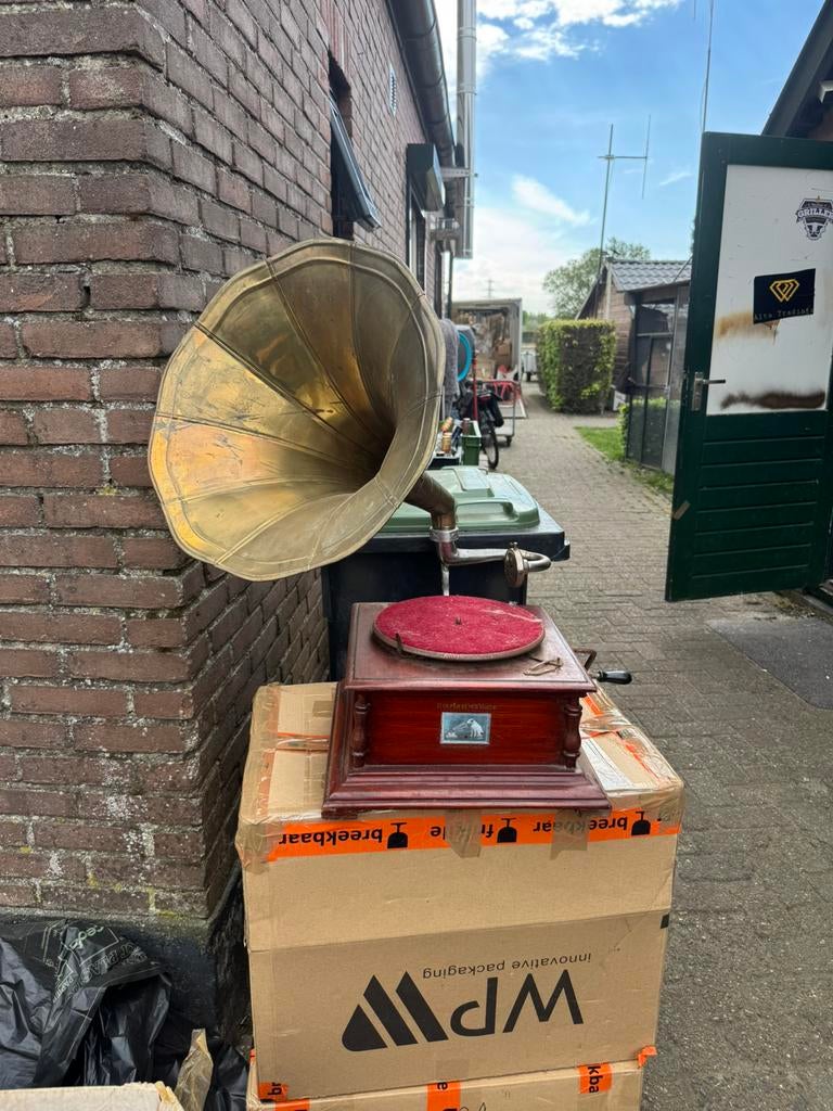 Antieke grammanofoon speler, Ophalen