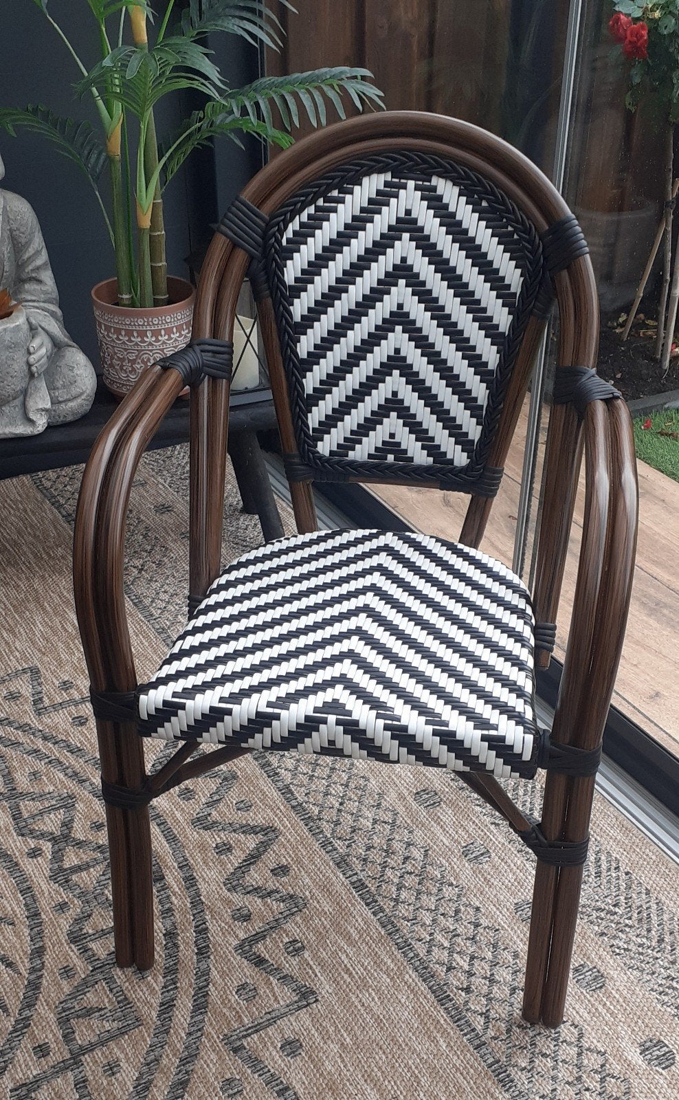 bistrostoel met armleuning aluminium  houtlook, Ophalen, Zo goed als nieuw