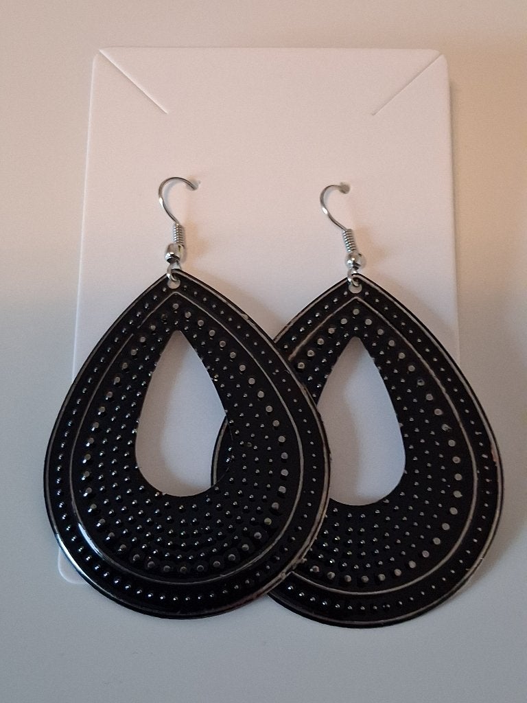 Leuke zwarte oorbellen Nieuw, Sieraden, Tassen en Uiterlijk, Ophalen of Verzenden, Nieuw, Zwart, Overige materialen
