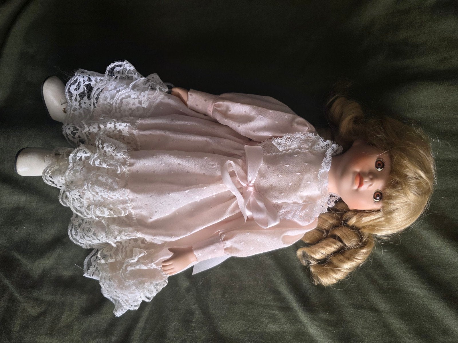 Vintage Porseleinen Pop van Oma - Roze Jurk, Ophalen of Verzenden, Gebruikt, Pop