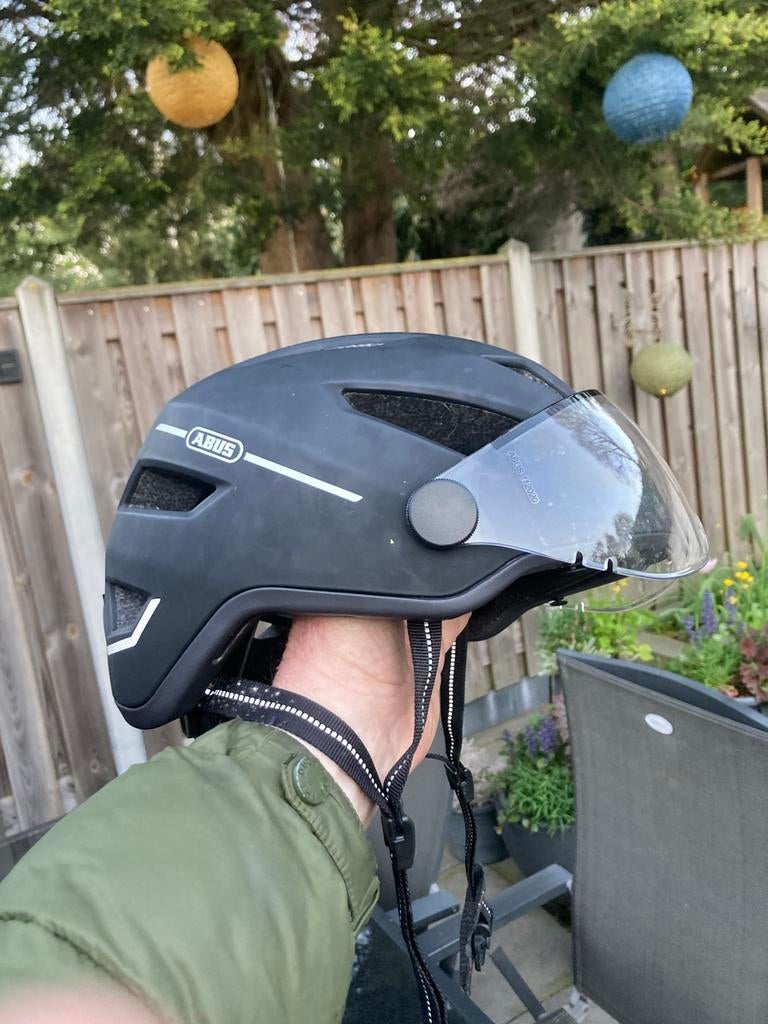 Abus fiets helm, Fietsen en Brommers, Fietsaccessoires | Fietshelmen, Ophalen of Verzenden, Zo goed als nieuw, Heer of Dame