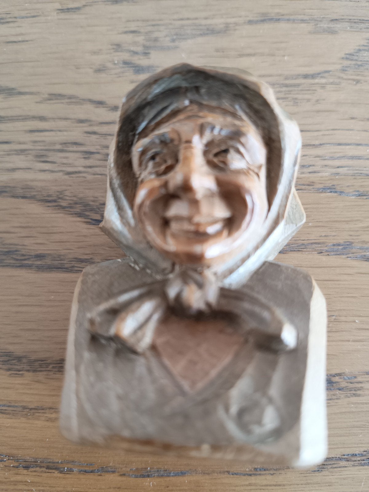 Vintage Houten Buste van Lachende Vrouw - Handgesneden, Minder dan 20 cm, Handgemaakt, Buste, Ophalen of Verzenden