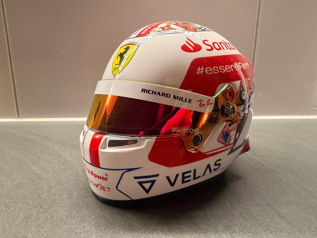 Charles Leclerc Helm Ferrari 2022 French GP 1:2, Ophalen of Verzenden