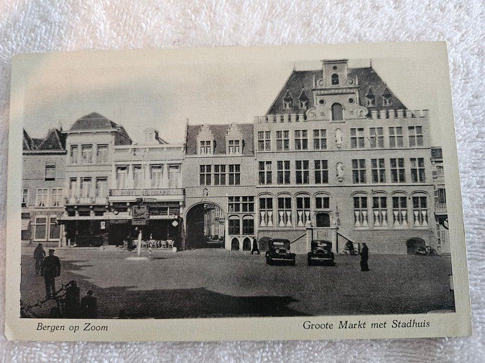 Ongelopen Bergen op Zoom Grote Markt Stadhuis 19, Ophalen of Verzenden, 1920 tot 1940, Ongelopen