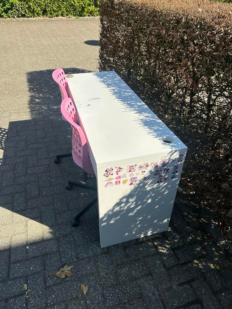 Kinder bureau IKEA met 2 bureaustoelen, Huis en Inrichting, Bureaus, Gebruikt, Ophalen of Verzenden, IKEA, Wit