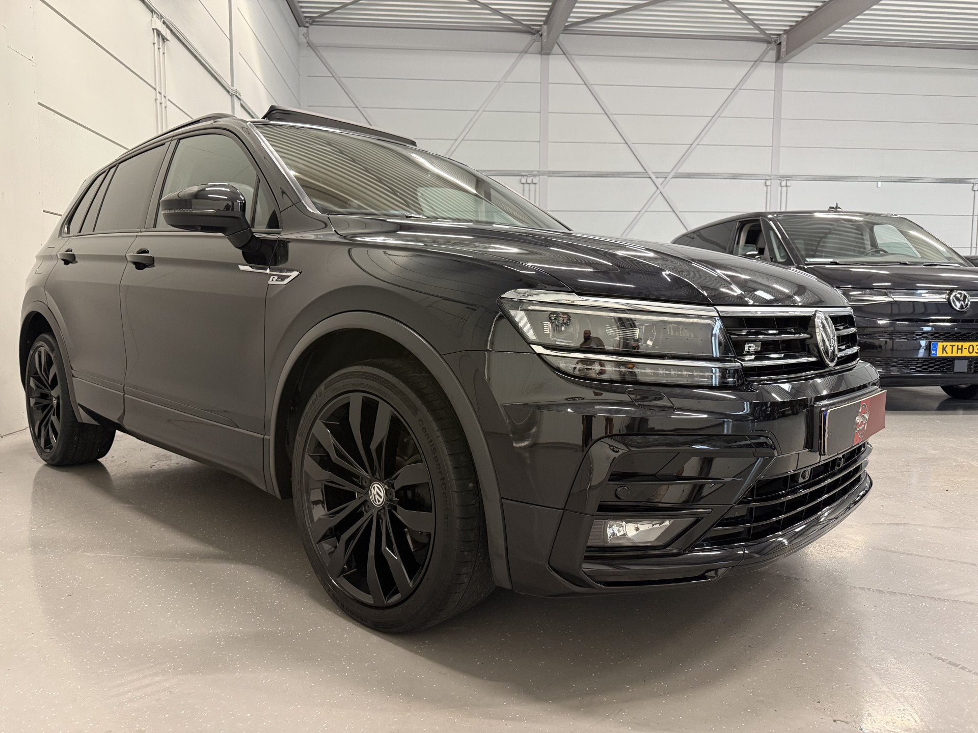 Foto 5 van Volkswagen Tiguan 2.0 TSI 4Motion 3x R-Line BLACK PANO/VOL-L