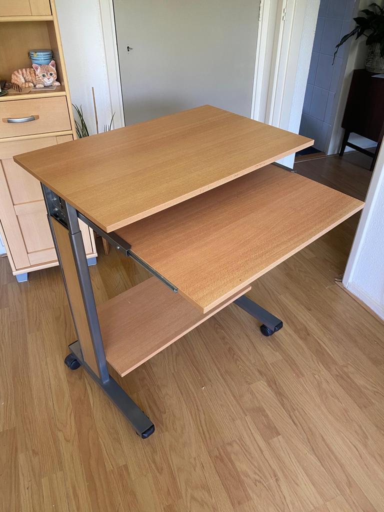 Compact computerbureau met uitschuifbaar toetsenbordblad, Huis en Inrichting, Bureaus, Ophalen, Gebruikt, Spaanplaat of MDF, Overige merken